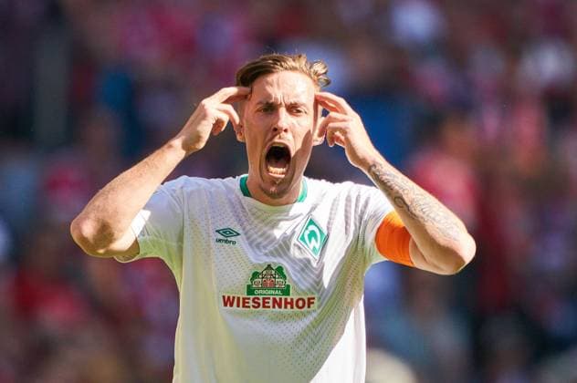 Max KRUSE, BRE 10 Gesticulate, give instructions, action, single image, gesture, hand movement, pointing, interpret, mimik, half-size, portrait, FC BAYERN MUNICH - SV WERDER BREMEN - DFL REGULATIONS PROHIBIT ANY USE OF PHOTOGRAPHS as IMAGE SEQUENCES and or QUASI-VIDEO - 1.German Soccer League , Munich, April 20, 2019 Season 2018 2019, matchday 30, FCB, München, Photographer: Peter Schatz
