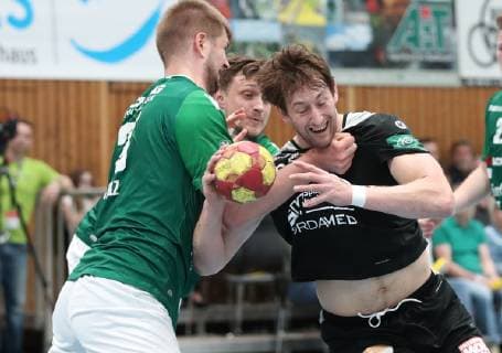 Germany Würzburg s Oliver Arena 20 04 2019 Handball 2 Bundesliga DJK Rimpar Wölfe HC Elbflorenz Dresden Bild v l Michael Schulz DJK Rimpar Wölfe 33 Patrick Schmidt DJK Rimpar Wölfe 17 und Norman Flödl HC Elbflorenz Dresden 17 Copyright: HMBxMedia xHeikoxBecker