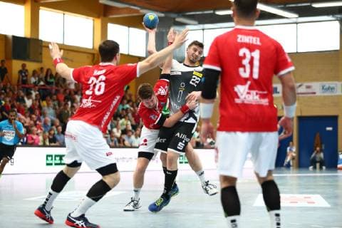 Dennis Szczesny Essen in duel with Moritz Lambrecht Huettenberg TV Huettenberg vs TuSEM Essen Handball 2 Bundesliga 20 04 2019 TV Huettenberg vs TuSEM Essen Handball 2 Bundesliga 20 04 2019 Huettenberg Copyright: xEIBNER RenexWeissx EP_RWS