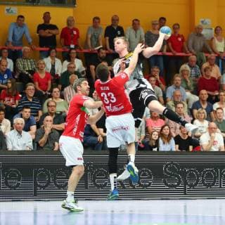 Lucas Firnhaber Essen in duel with Johannes Klein Huettenberg in front and Christian Rompf Huettenberg left TV Huettenberg vs TuSEM Essen Handball 2 Bundesliga 20 04 2019 TV Huettenberg vs TuSEM Essen Handball 2 Bundesliga 20 04 2019 Huettenberg Copyright: xEIBNER RenexWeissx EP_RWS
