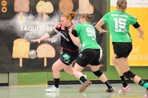 Kerstin Foth SG H2Ku Herrenberg Kuties 11 against Kim Mai SG 09 Kirchhof 96 SG H2Ku Herrenberg Handball League 20 04 2019 Photo TBaur Eibner SG H2Ku Herrenberg Kuties vs SG 09 Kirchhof Herrenberg Copyright: xEIBNER TobiasxBaurx EP_TBR