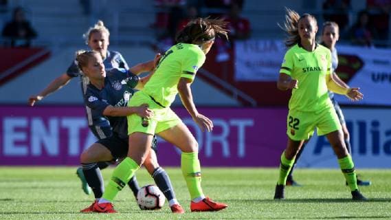 v li Leonie Maier FC Bayern Munich FCB 20 Alexia Putellas Barcelona 11 in duel duel tackle dynamics action action football UEFA Women s Champions League FC Bayern Munich FC Barcelona xslx