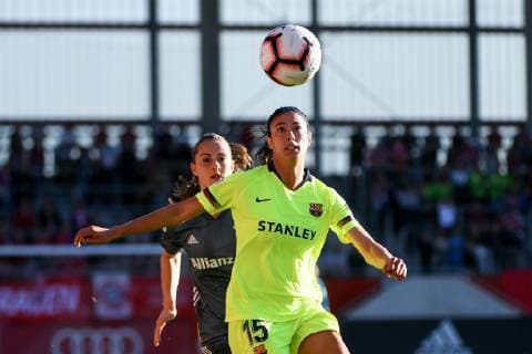 v li Sara Ilonka Däbritz Sara Daebritz FC Bayern Munich FCB 33 Leila Ouahabi Barcelona 15 in duel duel duel tackle dynamic action action football UEFA Women s Champions League FC Bayern Munich FC Barcelona xslx