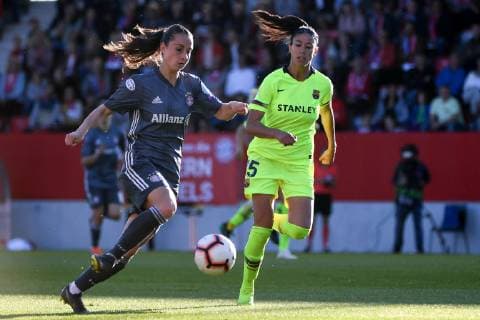 v li Sara Ilonka Däbritz Sara Daebritz FC Bayern Munich FCB 33 Leila Ouahabi Barcelona 15 in duel duel duel tackle dynamic action action football UEFA Women s Champions League FC Bayern Munich FC Barcelona xslx