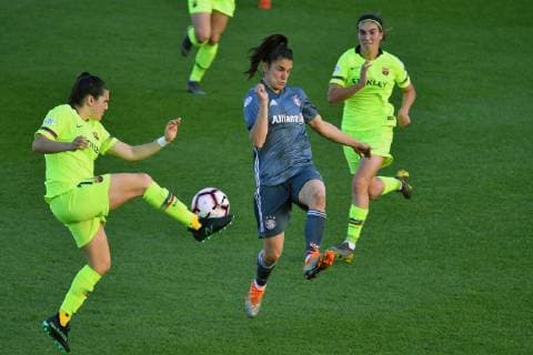 v li Andrea PEREIRA Barcelona Jovana DAMNJANOVIC FCB Marta TORREJON Barcelona Action Tackle FC Bayern Munich FC Barcelona Football Champions League Womens Semifinals 21 04 2019 FC BAYERN CAMPUS DFL REGULATIONS PROHIBIT ANY USE OF PHOTOGRAPHS AS IMAGE SEQUENCES AND OR QUASI VIDEO