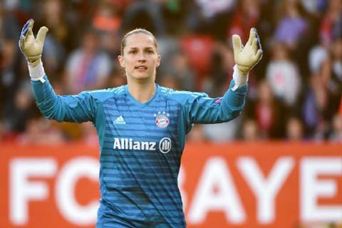 Laura Benkarth Goalkeeper Goalkeeper FC Bayern München FCB 1 single picture Action Football UEFA Women s Champions League FC Bayern München FC Barcelona xslx
