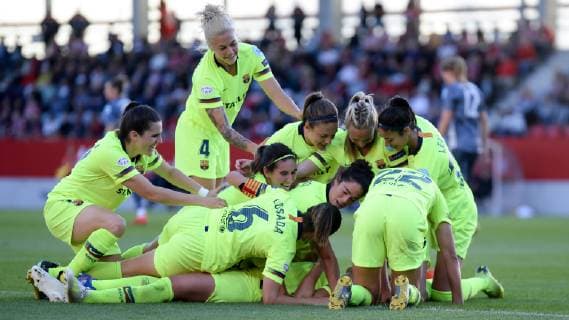 Barcelona players with goal celebration celebration celebration of goal success celebrate the goal goal celebration celebration of goal to 0 1 by Kheira Hamraoui Barcelona 18 down on the ground optimistic action football UEFA Women s Champions League FC Bayern München FC Barcelona xslx