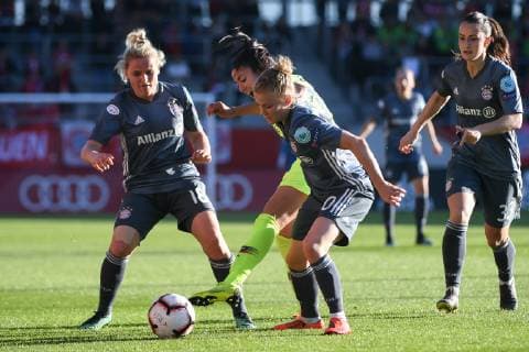 v li Dominika Skorvankova FC Bayern München FCB 18 Lieke Martens Barcelona 22 Leonie Maier FC Bayern München FCB 20 Sara Ilonka Däbritz Sara Daebritz FC Bayern München FCB 33 in duel duel duel tackle dynamics action football UEFA Women s Champions League FC Bayern München FC Barcelona xslx
