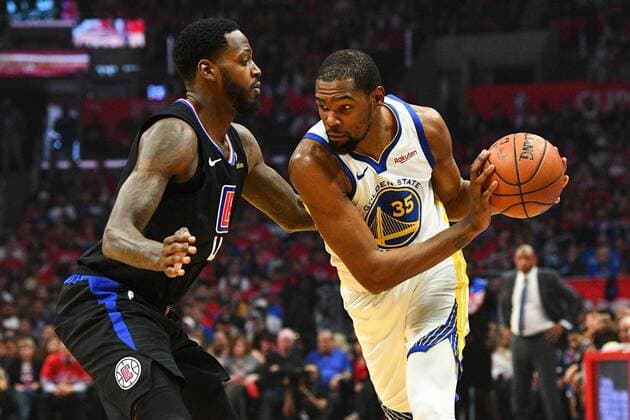 LOS ANGELES, CA - APRIL 21: Golden State Warriors Forward Kevin Durant (35) tries to drive by Los Angeles Clippers Forward JaMychal Green (4) during game four of the first round of the 2019 NBA Basketball Herren USA Playoffs between the Golden State Warriors and the Los Angeles Clippers on April 21, 2019 at Staples Center in Las Angeles, CA.(Photo by Brian Rothmuller Icon Sportswire) NBA: APR 18 NBA Playoffs First Round - Warriors at Clippers - Game 3 Icon190421020