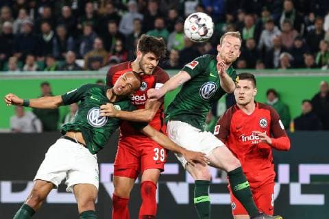 Goncalo Paciencia Eintracht Frankfurt vs. Marcel Tisserand li and Maximilian Arnold VfL Wolfsburg 1 Soccer Bundesliga 2018 2019 VfL Wolfsburg vs. Eintracht Frankfurt in the Volkswagen Arena in Wolfsburg Action Germany Soccer Man Men 22 04 2019 According to the specifications of the DFL Deutsche Fußball Liga is prohibited from using or having used photographs taken in the stadium and or from the match in the form of sequence images and or video-like photo sequences DFL regulations prohibit any use of photographs as image sequences and or quasi video