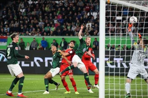 Goncalo Paciencia Eintracht Frankfurt vs. Marcel Tisserand li and Maximilian Arnold VfL Wolfsburg 1 Soccer Bundesliga 2018 2019 VfL Wolfsburg vs. Eintracht Frankfurt in the Volkswagen Arena in Wolfsburg Action Germany Soccer Man Men 22 04 2019 According to the specifications of the DFL Deutsche Fußball Liga is prohibited from using or having used photographs taken in the stadium and or from the match in the form of sequence images and or video-like photo sequences DFL regulations prohibit any use of photographs as image sequences and or quasi video
