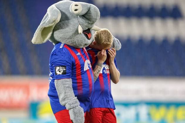 Football 3 League 34 Matchday KFC Uerdingen Eintracht Braunschweig on 22 04 2019 in the Schauinsland Reisen Arena in Duisburg Grotifant Mascot Uerdingen left Patrick Pflücke Uerdingen right xSBx