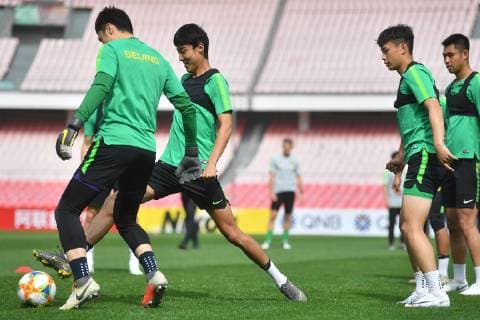 Players of China s Beijing Sinobo Guoan take part in a training session before the group G match against Thailand s Buriram United during the 2019 AFC Champions League in Beijing, China, 23 April 2019. Beijing Sinobo Guoan gears up for 2019 AFC group G match 20190423_405074