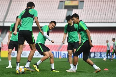 Players of China s Beijing Sinobo Guoan take part in a training session before the group G match against Thailand s Buriram United during the 2019 AFC Champions League in Beijing, China, 23 April 2019. Beijing Sinobo Guoan gears up for 2019 AFC group G match 20190423_502987