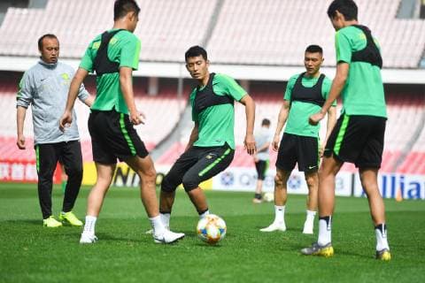 Players of China s Beijing Sinobo Guoan take part in a training session before the group G match against Thailand s Buriram United during the 2019 AFC Champions League in Beijing, China, 23 April 2019. Beijing Sinobo Guoan gears up for 2019 AFC group G match 20190423_803806