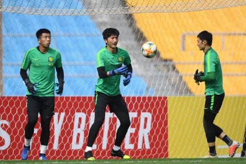 Players of China s Beijing Sinobo Guoan take part in a training session before the group G match against Thailand s Buriram United during the 2019 AFC Champions League in Beijing, China, 23 April 2019. Beijing Sinobo Guoan gears up for 2019 AFC group G match 20190423_303911