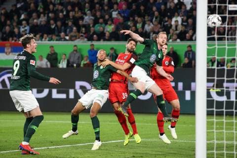 Goncalo Paciencia Eintracht Frankfurt vs. Marcel Tisserand li and Maximilian Arnold VfL Wolfsburg 1 Soccer Bundesliga 2018 2019 VfL Wolfsburg vs. Eintracht Frankfurt in the Volkswagen Arena in Wolfsburg Action Germany Soccer Man Men 22 04 2019 According to the specifications of the DFL Deutsche Fußball Liga is prohibited from using or having used photographs taken in the stadium and or from the match in the form of sequence images and or video-like photo sequences DFL regulations prohibit any use of photographs as image sequences and or quasi video