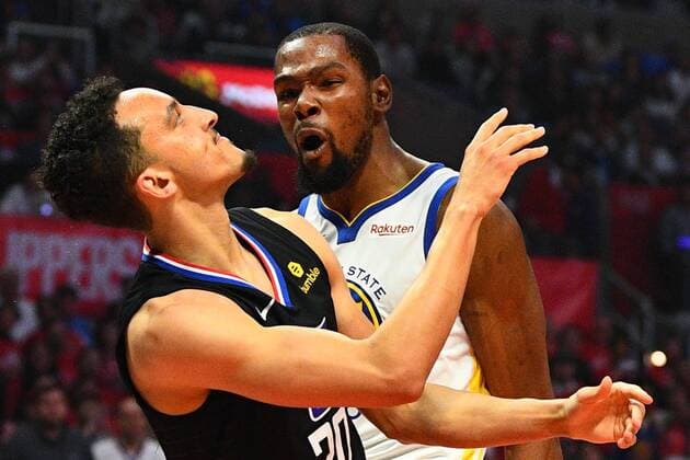 LOS ANGELES, CA - APRIL 21: Golden State Warriors Forward Kevin Durant (35) shouts at Los Angeles Clippers Forward Landry Shamet (20) after a basket and a foul during game four of the first round of the 2019 NBA Basketball Herren USA Playoffs between the Golden State Warriors and the Los Angeles Clippers on April 21, 2019 at Staples Center in Los Angeles, CA. (Photo by Brian Rothmuller Icon Sportswire) NBA: APR 21 NBA Playoffs First Round - Warriors at Clippers - Game Four Icon190421112