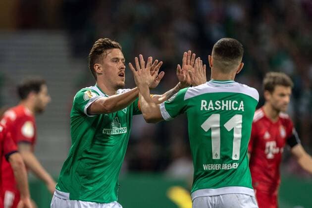 Fussball Hamburg 24.04.2019 DFB Pokal Halbfinale Werder Bremen - Bayern München Max Kruse (Bremen, No.10) Milot Rashica (Bremen, No.11) Jubel *** Football Hamburg 24 04 2019 DFB Cup Semifinal Werder Bremen Bayern Munich Max Kruse Bremen No 10 Milot Rashica Bremen No 11 Jubel