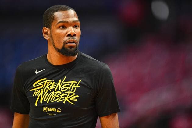 LOS ANGELES, CA - APRIL 21: Golden State Warriors Forward Kevin Durant (35) looks on before game four of the first round of the 2019 NBA Basketball Herren USA Playoffs between the Golden State Warriors and the Los Angeles Clippers on April 21, 2019 at Staples Center in Los Angeles, CA. (Photo by Brian Rothmuller Icon Sportswire) NBA: APR 21 NBA Playoffs First Round - Warriors at Clippers - Game Four Icon190421158