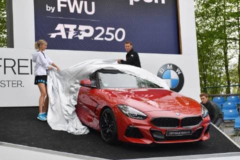 Model Lena GERCKE and Patrick KUEHNEN unveil the winning car a BMW Z4 Roadster Press date Promidoppel Lena Gercke Alexander Zverev Tennis BMW Open 2019 on 26 04 2019 in Munich
