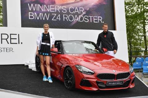 Model Lena GERCKE and Patrick KUEHNEN unveil the winning car a BMW Z4 Roadster Press date Promidoppel Lena Gercke Alexander Zverev Tennis BMW Open 2019 on 26 04 2019 in Munich