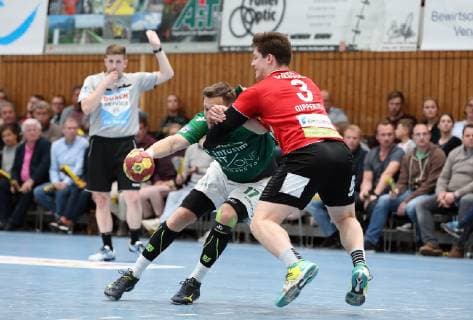 v li Patrick Schmidt DJK Rimpar Wolves Brian Gipperich HC Rhein Vikings DKB 2 Handball Bundesliga DJK Rimpar Wolves HC Rhein Vikings xfskrx