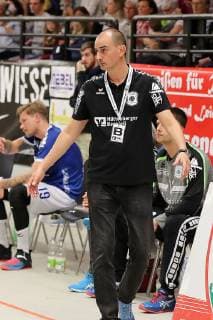 TuS Ferndorf TV Hüttenberg 26 04 2019 Coach Emir Kurtagic TV Hüttenberg seems dissatisfied Kreuztal Stählerwiese Germany