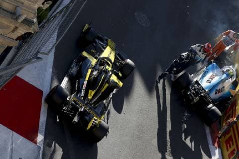 Motorsports: FIA Formula One World Championship WM Weltmeisterschaft 2019, Grand Prix of Azerbaijan, 27 Nico Hulkenberg (GER, Renault F1 Team), 88 Robert Kubica (POL, ROKiT Williams Racing), Baku Azerbaijan