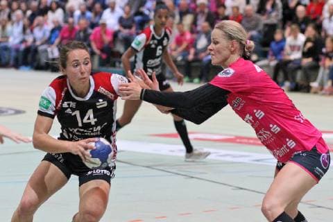 Sanne Hoekstra HSG Bensheim Auerbach 14 vs. Shenia Minevskaja TusSies Metzingen 13 TusSies Metzingen Handball HBF League 27 04 2019 Photo TBaur Eibner TusSies Metzingen vs. HSG Bensheim Auerbach Metzingen Copyright: xEIBNER TobiasxBaurx EP_TBR