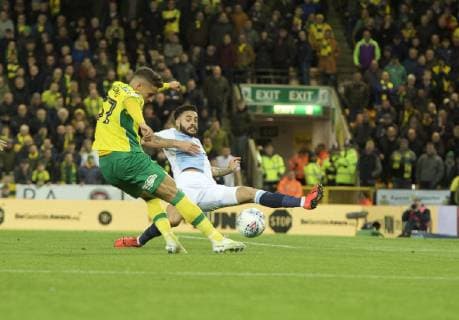 Norwich City v Blackburn Rovers Sky Bet Championship Max Aarons of Norwich City and Jack Rodwell of Blackburn Rovers during the Sky Bet Championship match at Carrow Road, Norwich Content Not Available For UK Newspapers Copyright: xAlanxStanfordx FIL-13173-0064