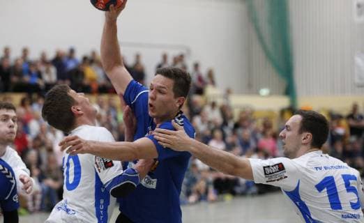 Germany Kelkheim Münster 27 04 2019 Handball Hessen Oberliga Herren Saison 2018 2019 TSG Münster blau TV Büttelborn ws v l Michael Wagner TV Büttelborn Jonas Höllebrand Münster Maximilian Kehlenbach TV Büttelborn Sport TSG Münster TV Büttelborn