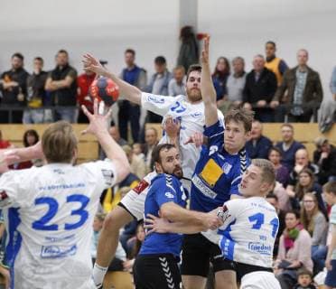 Germany Kelkheim Münster 27 04 2019 Handball Hessen Oberliga Herren Saison 2018 2019 TSG Münster blau TV Büttelborn ws v l Daniel Hackeschmidt TV Büttelborn Julian Schuster Münster Lars Werkmann TV Büttelborn Linus Marxer Münster Philip Wesp TV Büttelborn Sport TSG Münster TV Büttelborn