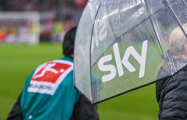 Symbol, Illustration, Feature, Sky Television VFB STUTTGART - BORUSSIA MÖNCHENGLADBACH 1-0 - DFL REGULATIONS PROHIBIT ANY USE OF PHOTOGRAPHS as IMAGE SEQUENCES and or QUASI-VIDEO - DFL 1.German Soccer League , Stuttgart, April 27, 2019, Season 2018 2019, matchday 31, Photographer: Peter Schatz