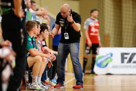 27 04 2019 xtgx Handball 3 League North SC Magdeburg YoungsterS HSV Hannover emspor v l Vanja Radic Magdeburg Trainer gives instructions gesticulate with arms gesticulate gives instructions Magdeburg