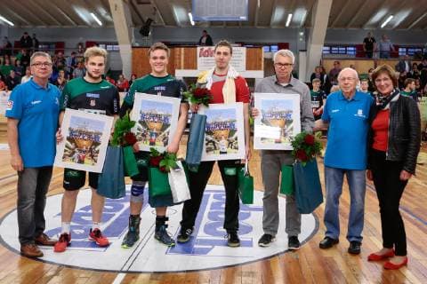 27 04 2019 xtgx Handball 3 Liga Nord SC Magdeburg YoungsterS HSV Hannover emspor v l SC Magdeburg bids farewell to Alexander Reimann Max Neuhaus Phil Doehler and Benedikt Hack represented by his father due to injury Magdeburg