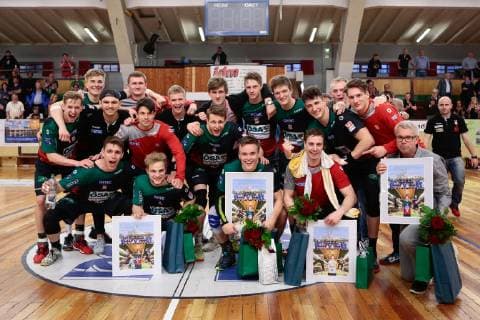 27 04 2019 xtgx Handball 3 League North SC Magdeburg YoungsterS HSV Hannover emspor v l Team photo Magdeburg Farewell from below v l Alxander Reimann Max Neuhaus Phil Doehler Benedikt Hack represented by his father Magdeburg