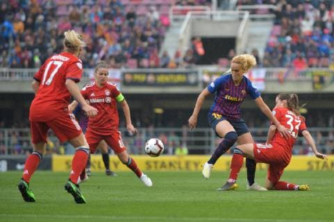 Melanie Leupolz FC Bayern Muenchen Melli Leupolz against Hamraoui Kheira FC Barcelona Barcelona Spain 28 04 2019 Soccer womens soccer FC Barcelona FC Bayern München xklx
