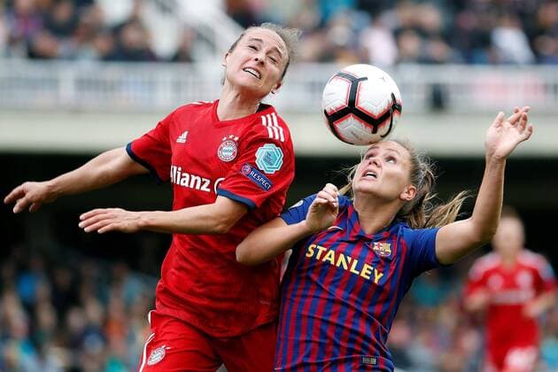 Bayern Munich s US player Gina Lewandowski (L) in action against FC Barcelona Barca Dutch player Lieke Martens during their Women s Champions League semifinal first leg match at the Mini Estadi in Barcelona, Spain, 28 April 2019. FC Barcelona vs. Bayern Munich !ACHTUNG: NUR REDAKTIONELLE NUTZUNG!  Copyright: xAlbertoxEstévezx GRAF9602 20190428-636920557426331035