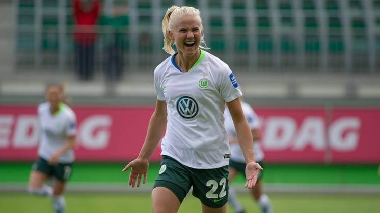 v li Scorer Pernille Harder VfL Wolfsburg 22 with goal jubilation Joy over the goal to the 3 0 DIE DFB RICHTLINEN UNTERSAGEN ANY USE OF PHOTOS AS SEQUENZBILDER AND OR VIDEOA HNLICHE PHOTOSTRECKEN DFB REGULATIONS PROHIBIT ANY USE OF PHOTOGRAPHS AS IMAGE SEQUENCES AND OR QUASI VIDEO VIDEO Football Allianz Frauen Bundesliga VfL Wolfsburg SC Sand xobx