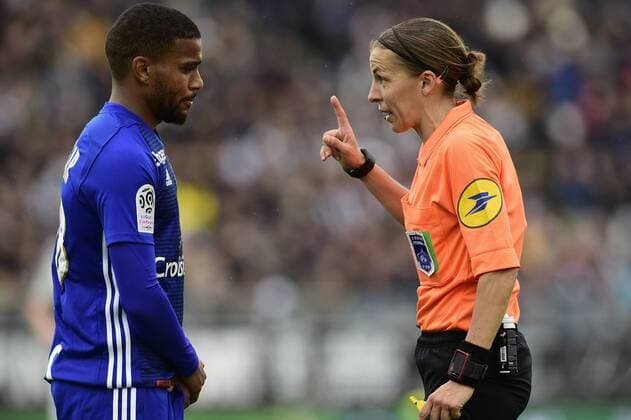 Stephanie Frappart - arbitre FOOTBALL : Amiens vs RC Strasbourg - Conforama Ligue1 - 28 04 2019 JBAutissier Panoramic 