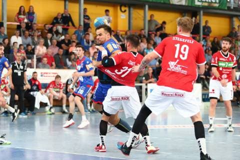 Benjamin Meschke Balingen in duel with Bjoern Zintel Huettenberg TV Huettenberg vs. HBW Balingen Weilstetten Handball 2 Bundesliga 28 04 2019 TV Huettenberg vs. HBW Balingen Weilstetten Handball 2 Bundesliga 28 04 2019 Huettenberg Copyright: xEIBNER RenexWeissx EP_RWS