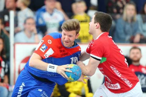 Lars Friedrich Balingen in duel with Johannes Klein Huettenberg TV Huettenberg vs HBW Balingen Weilstetten Handball 2 Bundesliga 28 04 2019 TV Huettenberg vs HBW Balingen Weilstetten Handball 2 Bundesliga 28 04 2019 Huettenberg Copyright: xEIBNER RenexWeissx EP_RWS