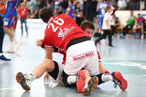 Tobias Hahn Huettenberg top and Moritz Lambrecht Huettenberg bottom celebrate victory against Balingen TV Huettenberg vs. HBW Balingen Weilstetten Handball 2 Bundesliga 28 04 2019 TV Huettenberg vs. HBW Balingen Weilstetten Handball 2 Bundesliga 28 04 2019 Huettenberg Copyright: xWeissx Eibner-Pressefotox EP_rws