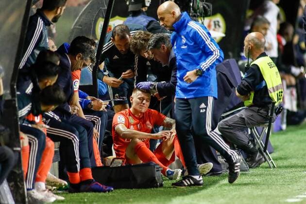Sport Themen der Woche KW17 Sport Bilder des Tages April 28, 2019 - Madrid, MADRID, SPAIN - Toni Kroos of Real Madrid injuried during the spanish league, La Liga, football match played between Rayo Vallecano and Real Madrid at Estadio de Vallecas in Madrid, Spain, on April 28, 2019. Soccer: La Liga - Rayo Vallecano v Real Madrid - ZUMAa181 20190428_zaa_a181_173 Copyright: xAFP7x