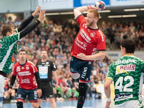 24 Jim Gottfridsson SG Flensburg Handewitt vs 44 Kresimir Kozina Frisch Auf Göppingen Frisch Auf Göppingen vs SG Flensburg Handewitt 1 Bundesliga Handball Men 28 04 2019 Frisch Auf Göppingen vs SG Flensburg Handewitt 1 Bundesliga Handball Men 28 04 2019 Göppingen Copyright: xEIBNER Michael_Schmidtx EP_MST