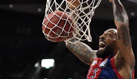 Derrick Williams FC Bayern at a dunking ALBA Berlin FC Bayern Munich Basketball easy Credit BBL men men men men men season 2018 2019 Berlin 28 4 2019 Mercedes Benz Arena