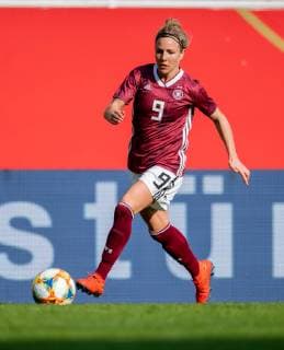 9 April 2019 Paderborn Benteler Arena soccer international women Germany Japan Germany Svenja Huth am Ball