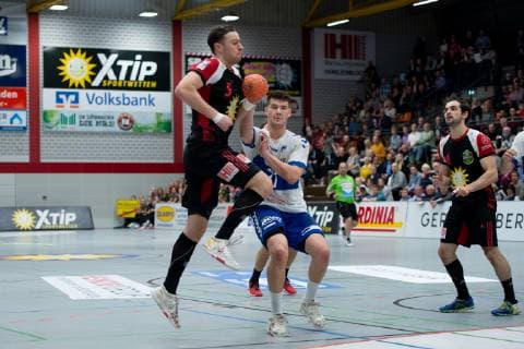 Lübbecke Germany 28 04 2019 2 Handball Bundesliga 2018 2019 TuS N Lübbecke vs Dessau Roßlauer HV L R Jo Gerrit Genz Lübbecke Philip Jungemann Dessau Lübbecke Nordrhein Westfalen Germany Merkur Arena