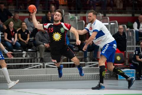 Lübbecke Germany 28 04 2019 2 Handball Bundesliga 2018 2019 TuS N Lübbecke vs Dessau Roßlauer HV L R Kenji Hövels Lübbecke Bruno Zimmermann Dessau Lübbecke Nordrhein Westfalen Germany Merkur Arena